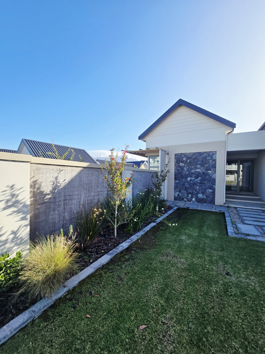 4 Bedroom Property for Sale in Kingswood Golf Estate Western Cape